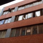 Ventanales de correderas en edificio de oficinas de Bilbao